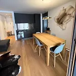 Beautiful Sunny New 1 Bed * Flims