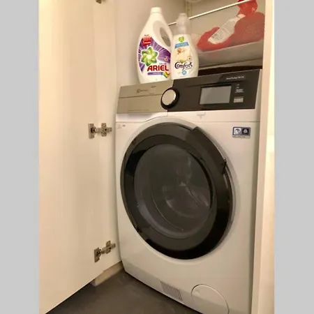 Beautiful Sunny New 1 Bed Apartment