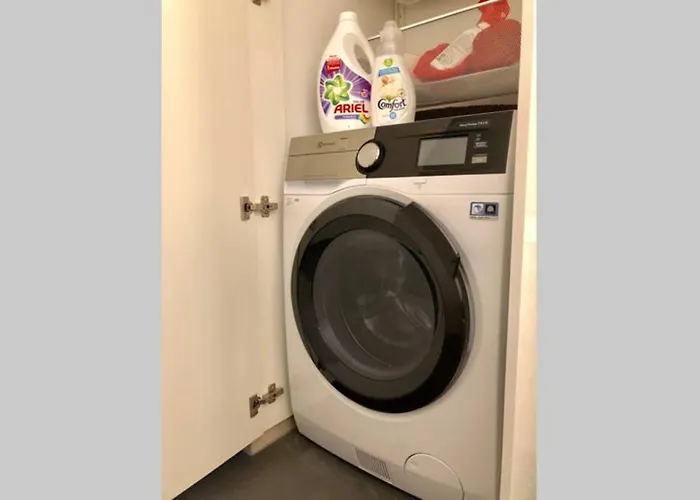 Beautiful Sunny New 1 Bed Apartment