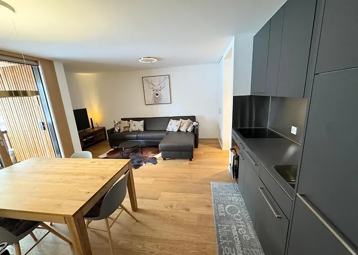 Beautiful Sunny New 1 Bed Apartment *