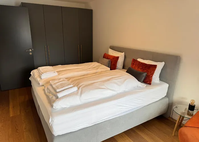 Апартаменты Beautiful Sunny New 1 Bed Флимс