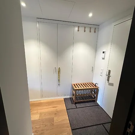 公寓 Beautiful Sunny New 1 Bed *